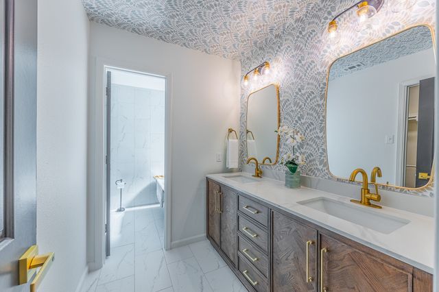 3025 Hillcrest Court, Grapevine, TX 76051