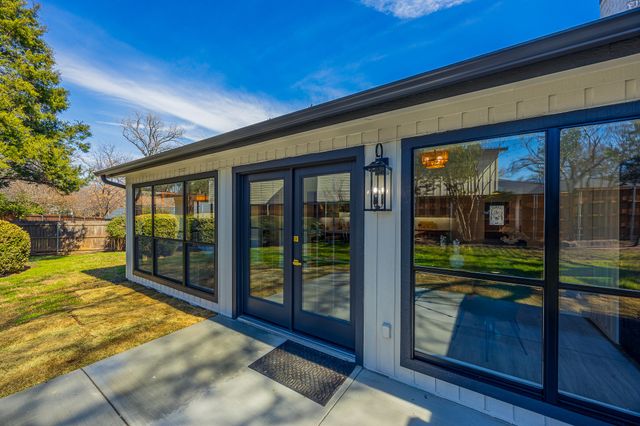 3025 Hillcrest Court, Grapevine, TX 76051