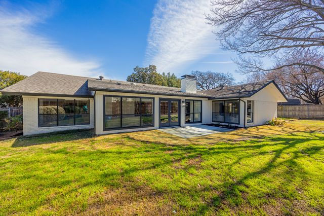 3025 Hillcrest Court, Grapevine, TX 76051