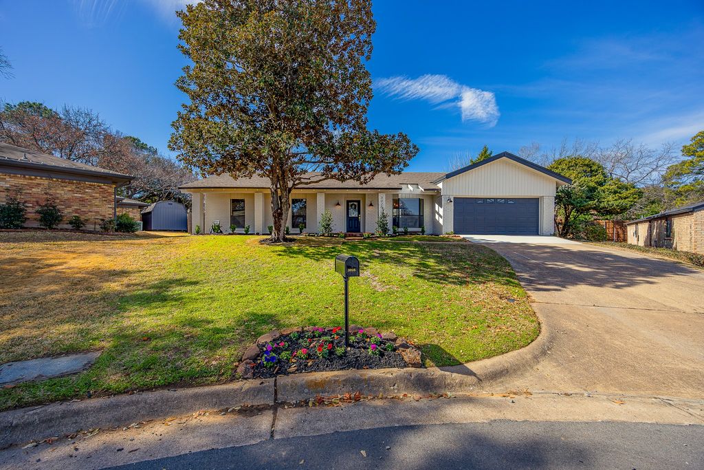 3025 Hillcrest Court, Grapevine, TX 76051