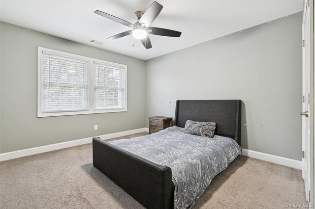 15 Gazebo Lane, Holtsville, NY 11742