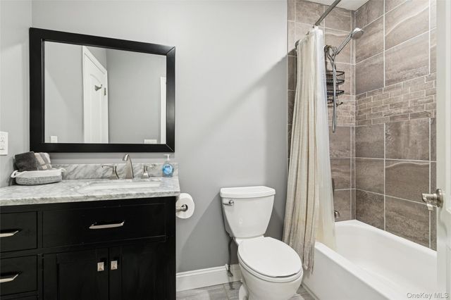 15 Gazebo Lane, Holtsville, NY 11742