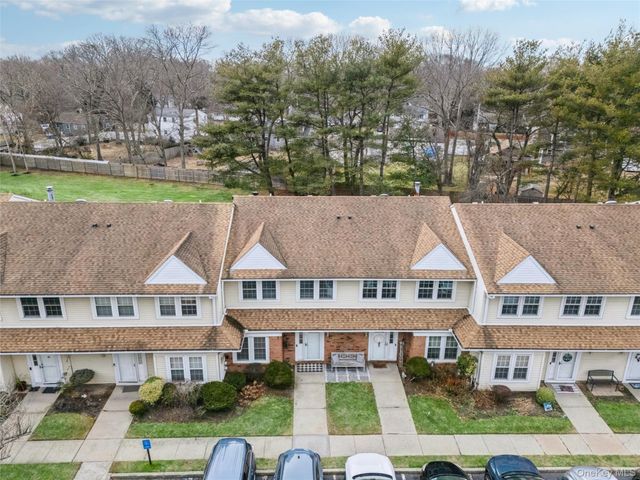 15 Gazebo Lane, Holtsville, NY 11742