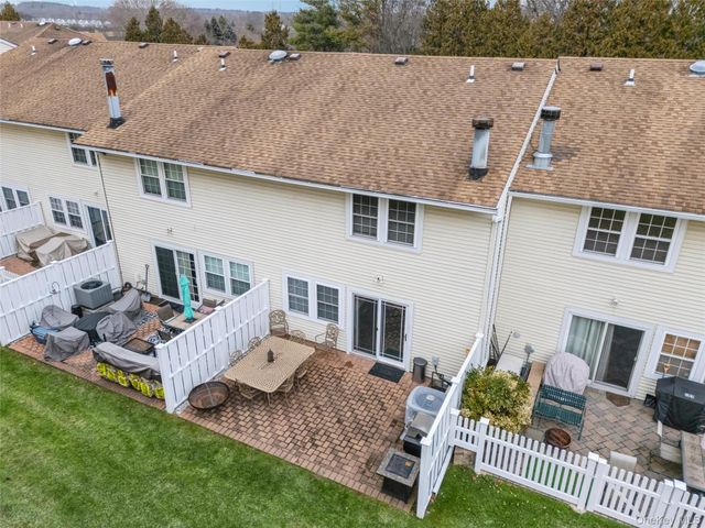 15 Gazebo Lane, Holtsville, NY 11742