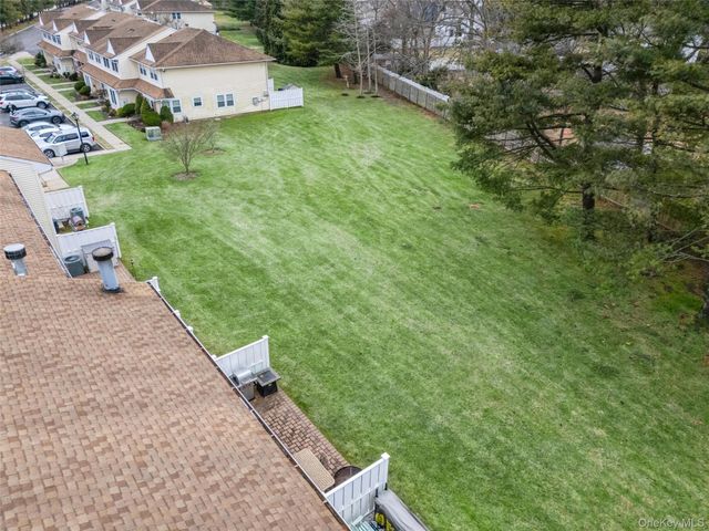 15 Gazebo Lane, Holtsville, NY 11742