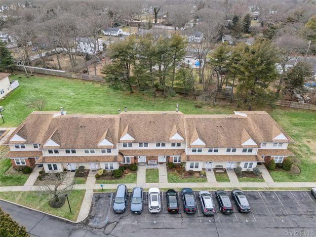 15 Gazebo Lane, Holtsville, NY 11742