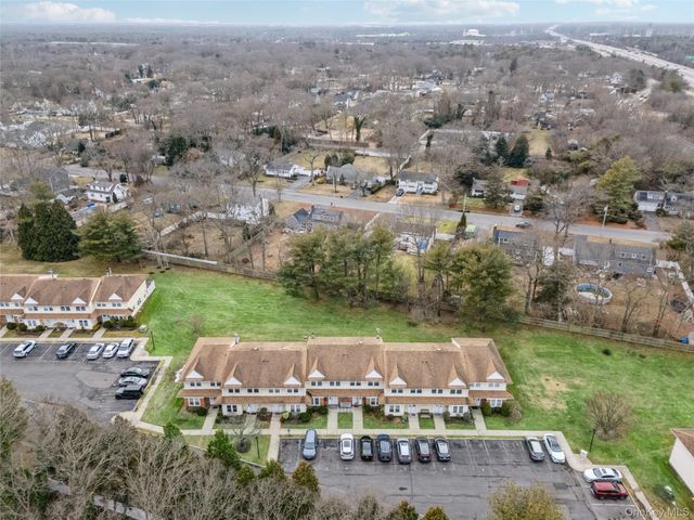 15 Gazebo Lane, Holtsville, NY 11742