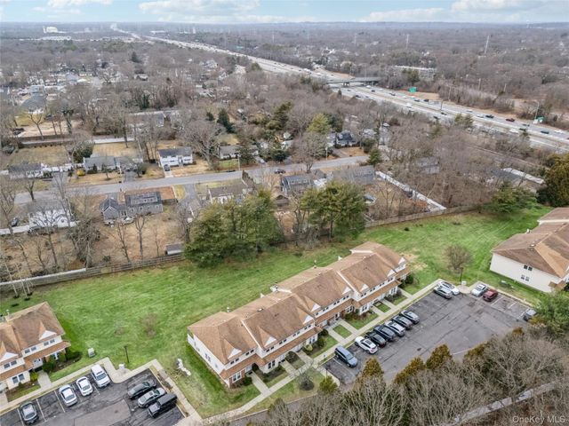 15 Gazebo Lane, Holtsville, NY 11742