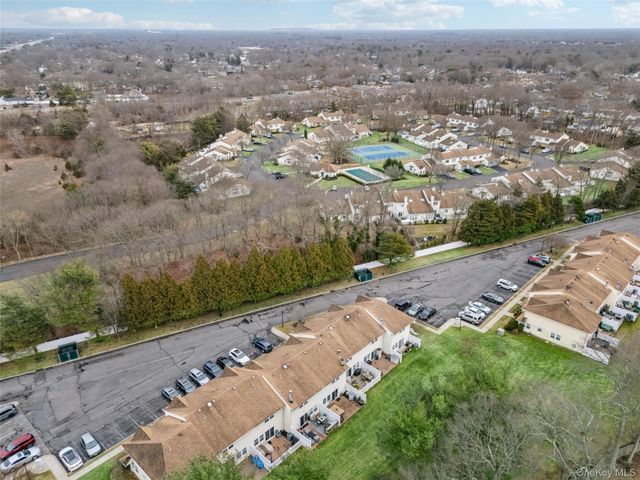 15 Gazebo Lane, Holtsville, NY 11742