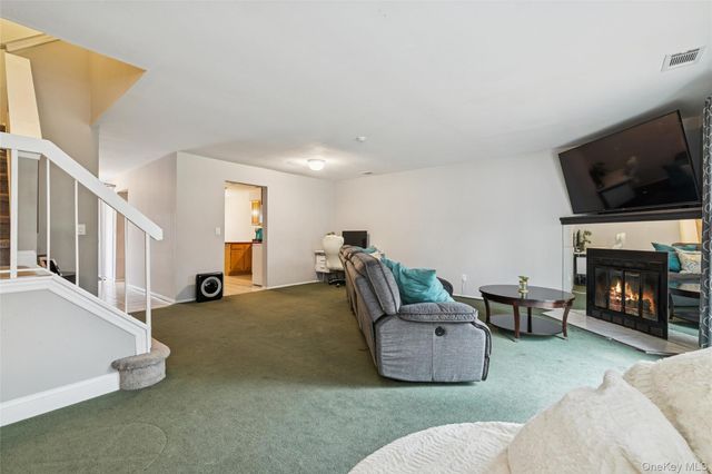 15 Gazebo Lane, Holtsville, NY 11742