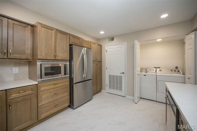 1010 Thoreau Court 211, Creve Coeur, MO 63146