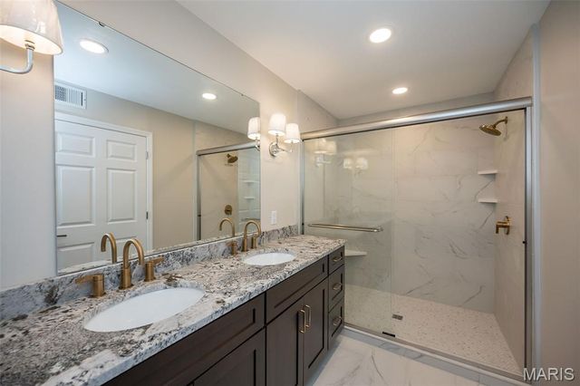 1010 Thoreau Court 211, Creve Coeur, MO 63146