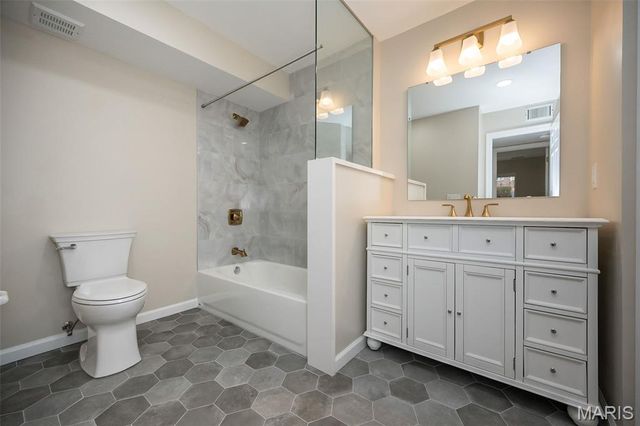 1010 Thoreau Court 211, Creve Coeur, MO 63146