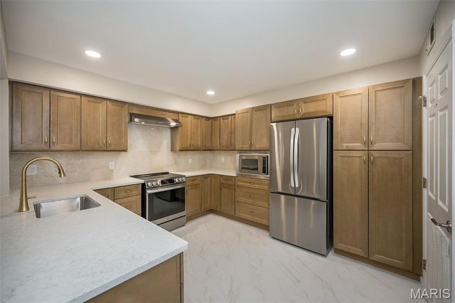 1010 Thoreau Court 211, Creve Coeur, MO 63146