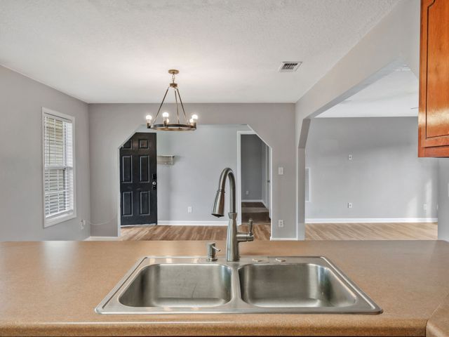 1845 Rapids Ct, Clarksville, TN 37040