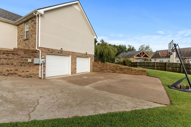 1845 Rapids Ct, Clarksville, TN 37040