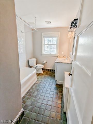 18421 Lynton Road, Shaker Heights, OH 44122