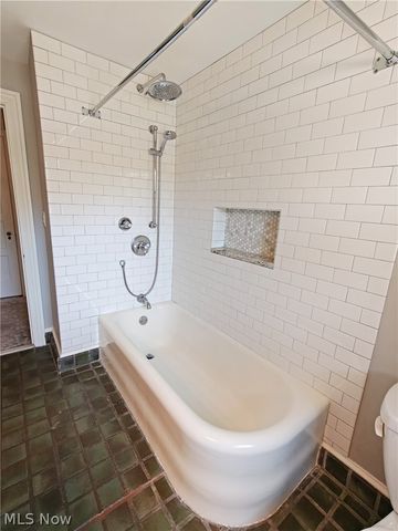 18421 Lynton Road, Shaker Heights, OH 44122