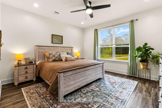 692 Rolling Pines Drive, Livingston, TX 77351
