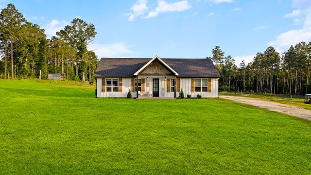 692 Rolling Pines Drive, Livingston, TX 77351