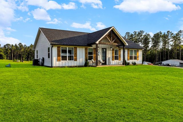 692 Rolling Pines Drive, Livingston, TX 77351