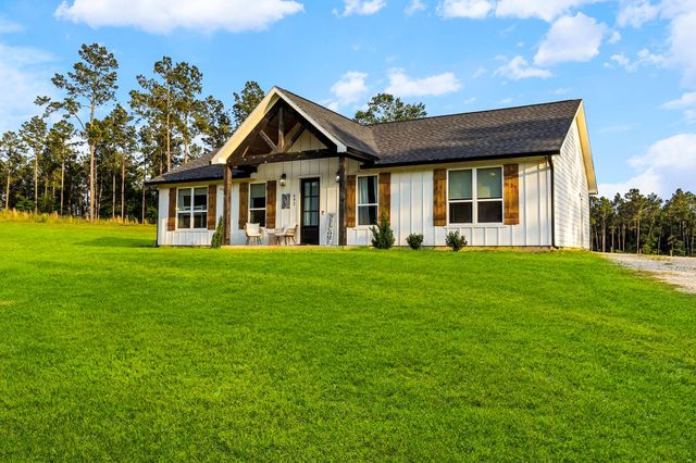 692 Rolling Pines Drive, Livingston, TX 77351