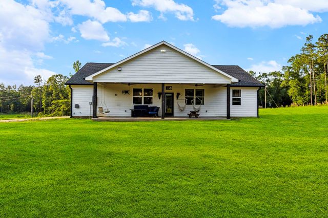 692 Rolling Pines Drive, Livingston, TX 77351