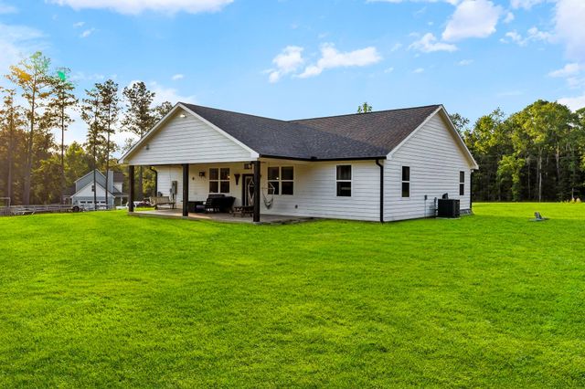 692 Rolling Pines Drive, Livingston, TX 77351