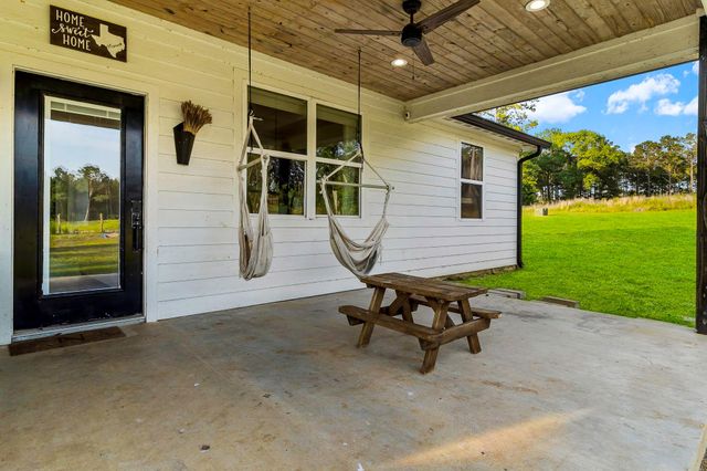 692 Rolling Pines Drive, Livingston, TX 77351