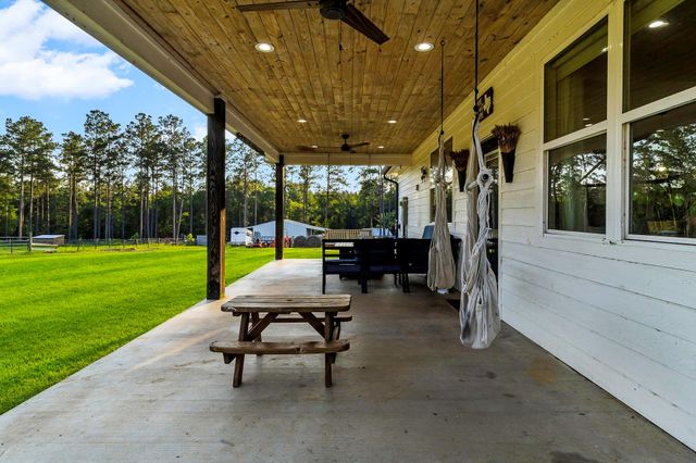 692 Rolling Pines Drive, Livingston, TX 77351