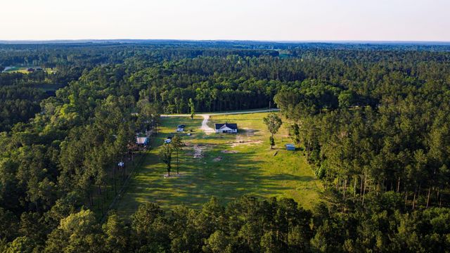 692 Rolling Pines Drive, Livingston, TX 77351