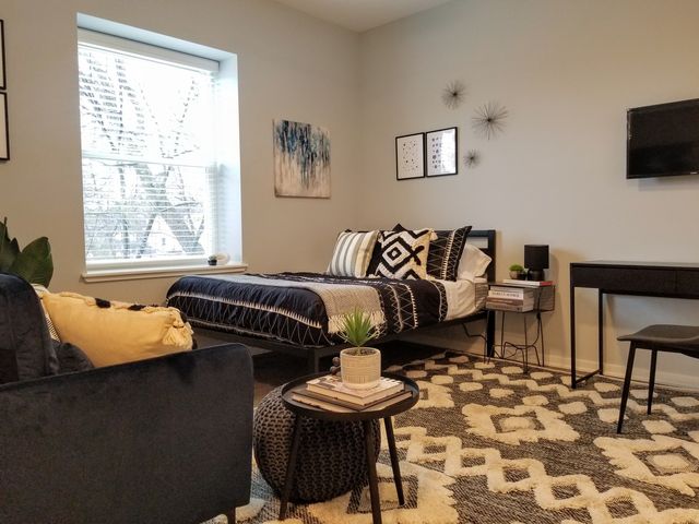 5240 N Winthrop Avenue 207, Chicago, IL 60640