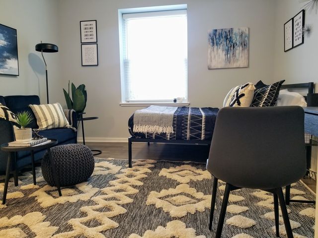 5240 N Winthrop Avenue 207, Chicago, IL 60640