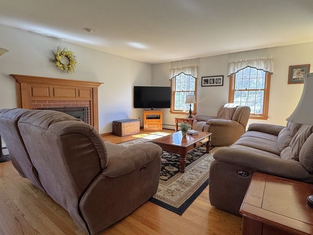 66 Andreski Drive, Fremont, NH 03044