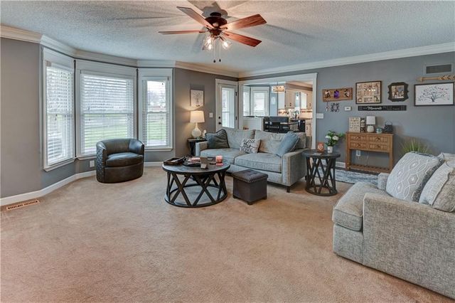 2233 NE Waterfield Lane, Blue Springs, MO 64014