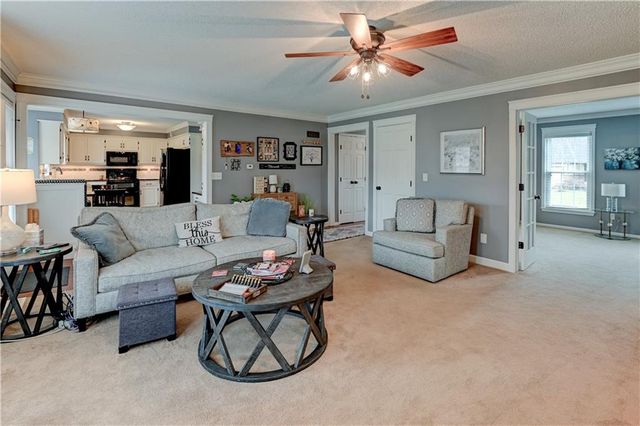 2233 NE Waterfield Lane, Blue Springs, MO 64014