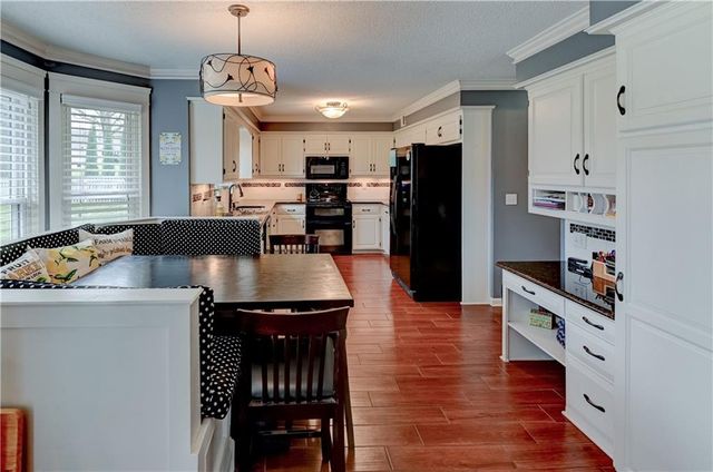 2233 NE Waterfield Lane, Blue Springs, MO 64014