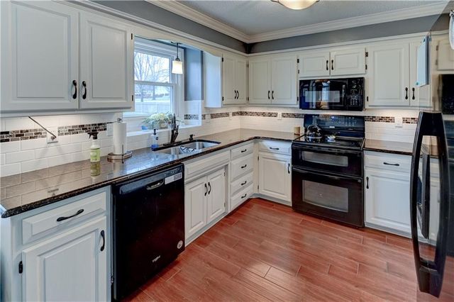 2233 NE Waterfield Lane, Blue Springs, MO 64014