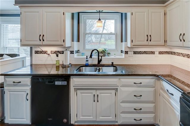 2233 NE Waterfield Lane, Blue Springs, MO 64014