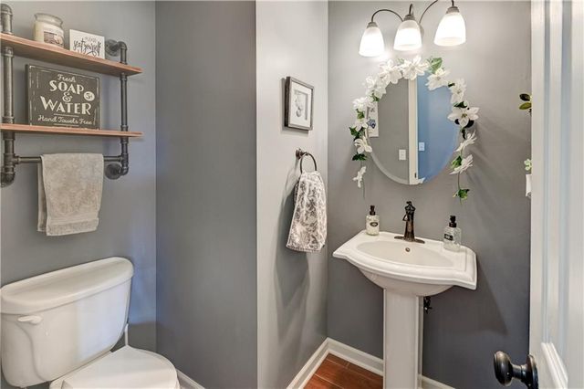 2233 NE Waterfield Lane, Blue Springs, MO 64014