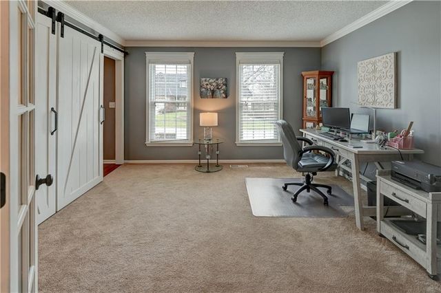 2233 NE Waterfield Lane, Blue Springs, MO 64014