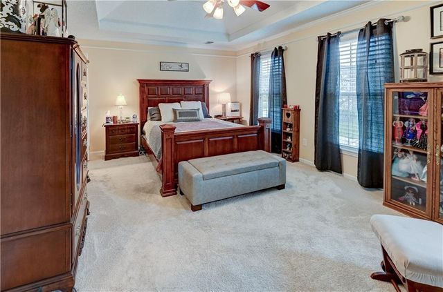 2233 NE Waterfield Lane, Blue Springs, MO 64014