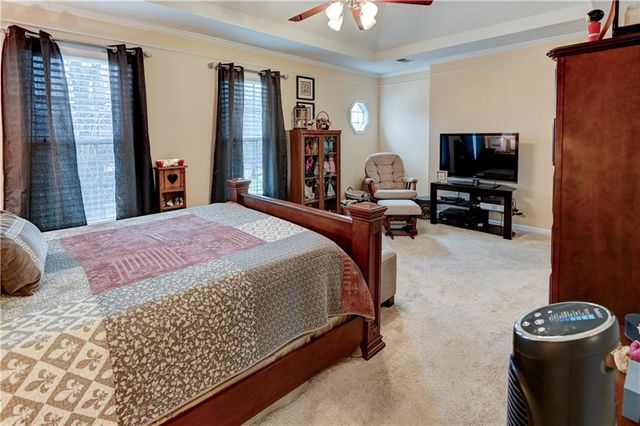 2233 NE Waterfield Lane, Blue Springs, MO 64014