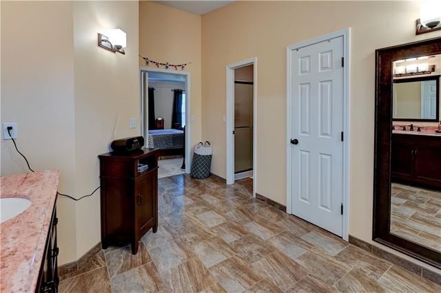 2233 NE Waterfield Lane, Blue Springs, MO 64014