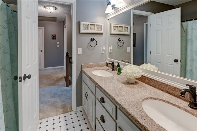 2233 NE Waterfield Lane, Blue Springs, MO 64014