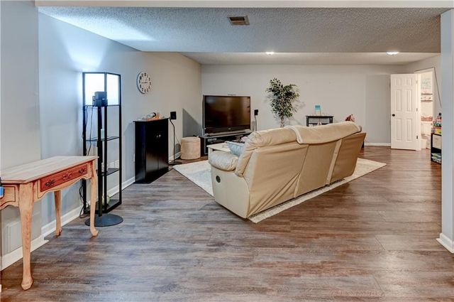 2233 NE Waterfield Lane, Blue Springs, MO 64014