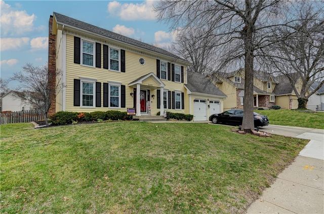 2233 NE Waterfield Lane, Blue Springs, MO 64014