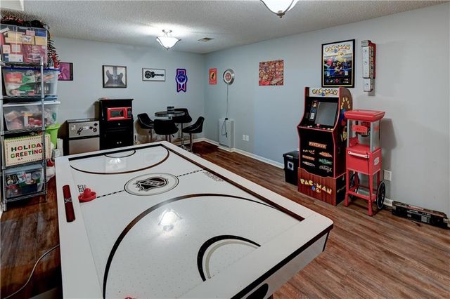 2233 NE Waterfield Lane, Blue Springs, MO 64014