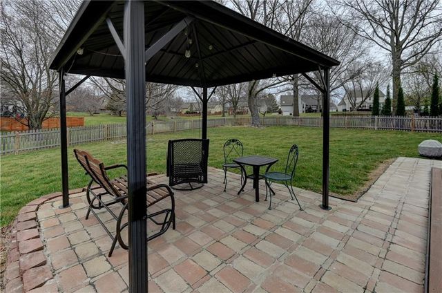 2233 NE Waterfield Lane, Blue Springs, MO 64014