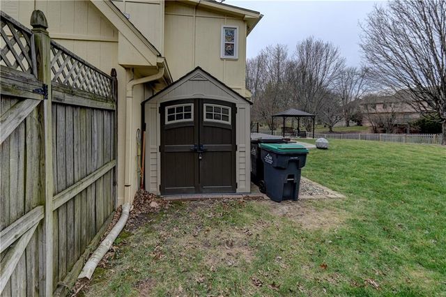 2233 NE Waterfield Lane, Blue Springs, MO 64014